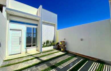 Imagem: A casa possui 2 Dormitórios, 2 Banheiros, 2 Vagas na garagem