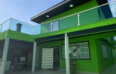 Imagem: A casa possui 5 Dormitórios, 1 Banheiro, 4 Vagas na garagem