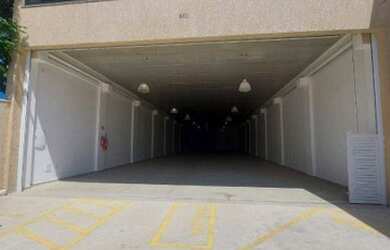 Imagem: O depósito possui 5 Vagas na garagem, 740m² de Área e está
