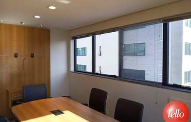 Imagem: O depósito possui 1 Vaga na garagem, 49m² de Área e está