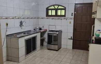 Imagem: A casa possui 2 Dormitórios, 2 Banheiros, 3 Vagas na garagem