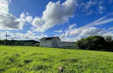 Imagem: O terreno possui 810m² de Área e está localizado em Recanto