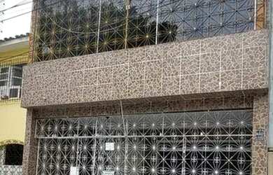 Imagem: A casa possui 4 Dormitórios, 2 Banheiros e 290m² de Área