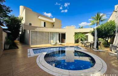 Imagem: A casa em condomínio possui 5 Dormitórios, 5 Banheiros, 3