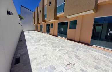 Imagem: A casa possui 3 Dormitórios, 3 Banheiros, 1 Vaga na garagem