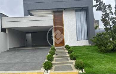 Imagem: A casa em condomínio possui 3 Dormitórios, 1 Banheiro, 4 Vagas