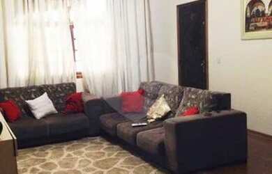 Imagem: A casa possui 4 Dormitórios, 3 Banheiros, 2 Vagas na garagem