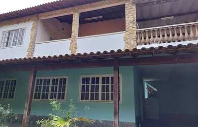 Imagem: A casa possui 4 Dormitórios, 4 Banheiros, 4 Vagas na garagem