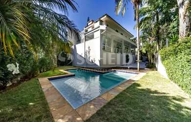 Imagem: A casa em condomínio possui 4 Dormitórios, 5 Banheiros, 5