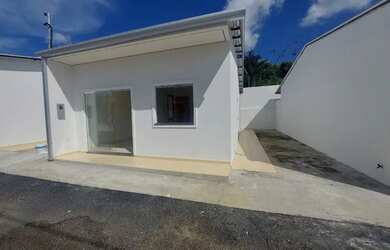 Imagem: A casa possui 2 Dormitórios, 1 Banheiro, 2 Vagas na garagem