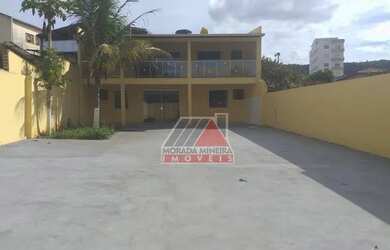 Imagem: A casa possui 3 Dormitórios, 3 Banheiros, 5 Vagas na garagem