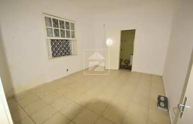 Imagem: A casa possui 3 Dormitórios, 4 Banheiros, 4 Vagas na garagem