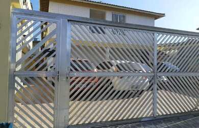 Imagem: A casa possui 2 Dormitórios, 2 Banheiros, 1 Vaga na garagem