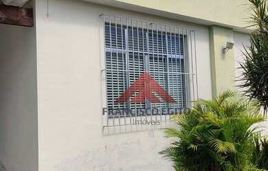 Imagem: A casa possui 3 Dormitórios, 2 Banheiros, 4 Vagas na garagem