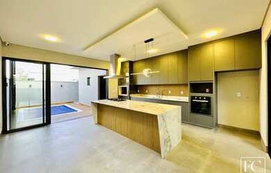 Imagem 9: Com uma fachada de tirar o fôlego, essa linda casa no Village Damha Rio...