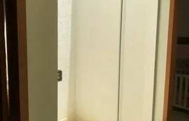 Imagem: A casa possui 2 Dormitórios, 2 Banheiros, 2 Vagas na garagem