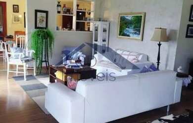 Imagem: A casa à venda possui 4 Dormitórios, 5 Banheiros, 3 Vagas