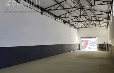 Imagem: O depósito possui 255m² de Área e está localizado em Taboão