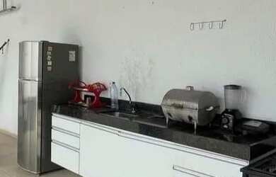 Imagem: A casa possui 3 Dormitórios, 3 Banheiros, 2 Vagas na garagem