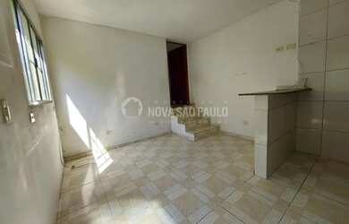 Imagem: A casa possui 2 Dormitórios, 1 Banheiro, 1 Vaga na garagem