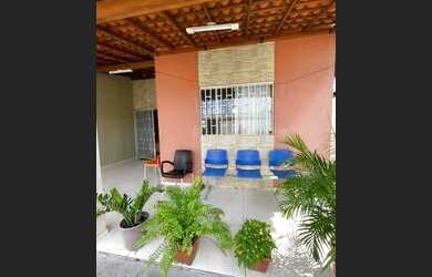 Imagem: A casa possui 3 Dormitórios, 2 Banheiros, 2 Vagas na garagem