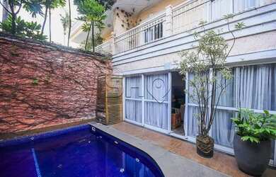 Imagem: A casa em condomínio possui 3 Dormitórios, 3 Banheiros e 224m²