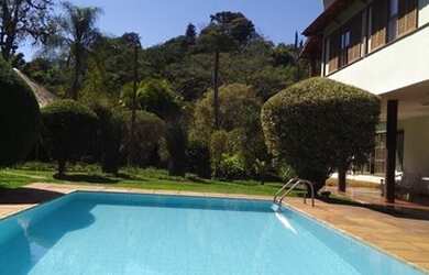 Imagem: A casa possui 5 Dormitórios, 5 Banheiros, 5 Vagas na garagem