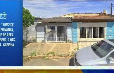 Imagem: A casa possui 2 Dormitórios, 1 Banheiro, 1 Vaga na garagem