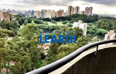 Imagem: O apartamento possui 3 Dormitórios, 1 Banheiro, 2 Vagas na