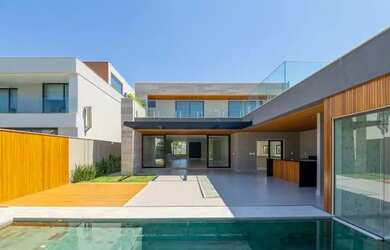 Imagem: A casa em condomínio possui 5 Dormitórios, 5 Banheiros, 3