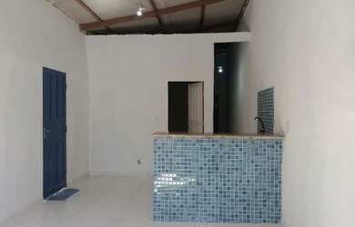 Imagem: A casa possui 2 Dormitórios, 2 Banheiros e 1 Vaga na garagem