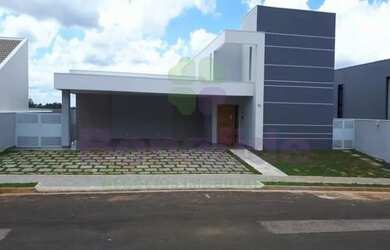 Imagem: A casa possui 3 Dormitórios, 3 Banheiros, 500m² de Área e