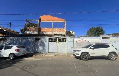 Imagem: A casa possui 5 Dormitórios, 4 Banheiros, 3 Vagas na garagem