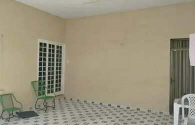 Imagem: A casa possui 2 Dormitórios, 2 Banheiros e está localizado