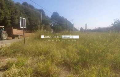 Imagem: O terreno possui 10.500m² de Área e está localizado em Porto