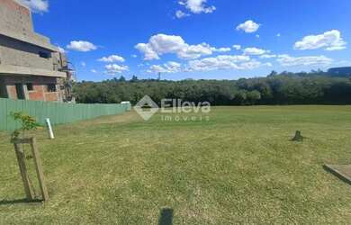 Imagem: O terreno possui 809m² de Área e está localizado em Morada