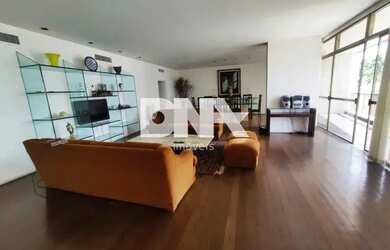 Imagem: O apartamento possui 4 Dormitórios, 4 Banheiros, 2 Vagas na