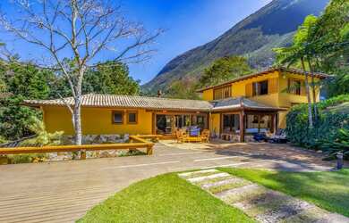 Imagem: A casa em condomínio à venda possui 5 Dormitórios, 2 Banheiros