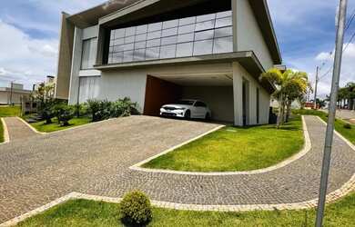 Imagem: A casa em condomínio possui 4 Dormitórios, 5 Banheiros, 5