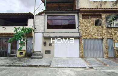 Imagem: A casa possui 2 Dormitórios, 2 Banheiros, 2 Vagas na garagem