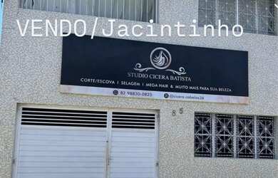 Imagem: A casa possui 4 Dormitórios, 2 Banheiros, 1 Vaga na garagem