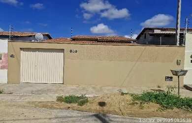 Imagem: A casa possui 2 Dormitórios, 1 Banheiro, 200m² de Área e