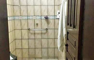 Imagem: A casa possui 3 Dormitórios, 2 Banheiros, 3 Vagas na garagem