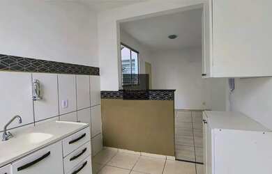 Imagem: O apartamento possui 2 Dormitórios, 1 Banheiro, 1 Vaga na garagem