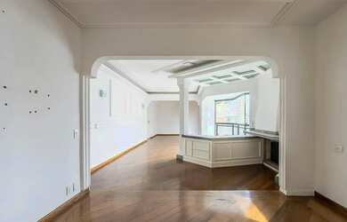 Imagem: O apartamento possui 3 Dormitórios, 5 Banheiros, 3 Vagas na