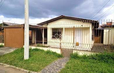 Imagem: A casa possui 2 Dormitórios, 1 Banheiro, 2 Vagas na garagem