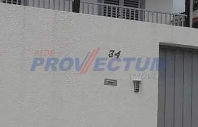 Imagem: A casa possui 3 Dormitórios, 5 Banheiros, 4 Vagas na garagem