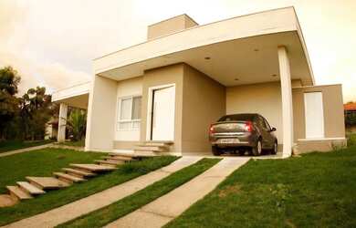 Imagem: A casa em condomínio possui 3 Dormitórios, 2 Banheiros, 2