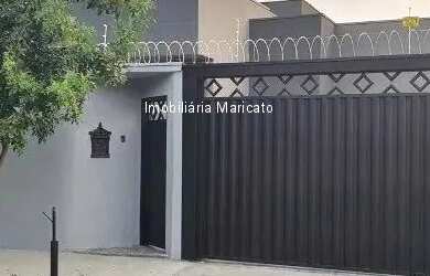 Imagem: A casa possui 2 Dormitórios, 2 Banheiros, 2 Vagas na garagem