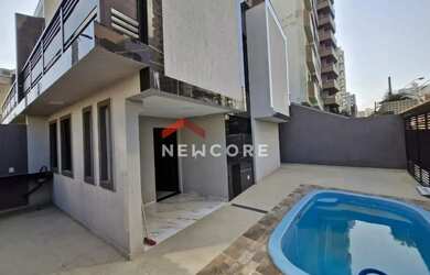 Imagem: A casa possui 3 Dormitórios, 2 Banheiros, 2 Vagas na garagem